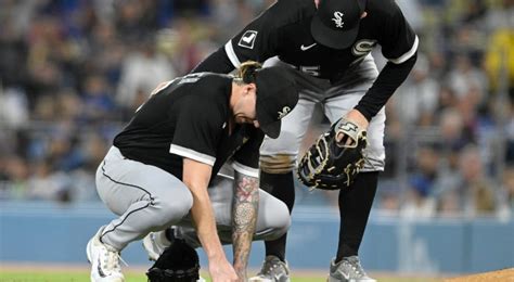 Chicago White Sox lose Mike Clevinger with right bicep soreness, but rally for 8-4 ‘gutsy win’ on the road